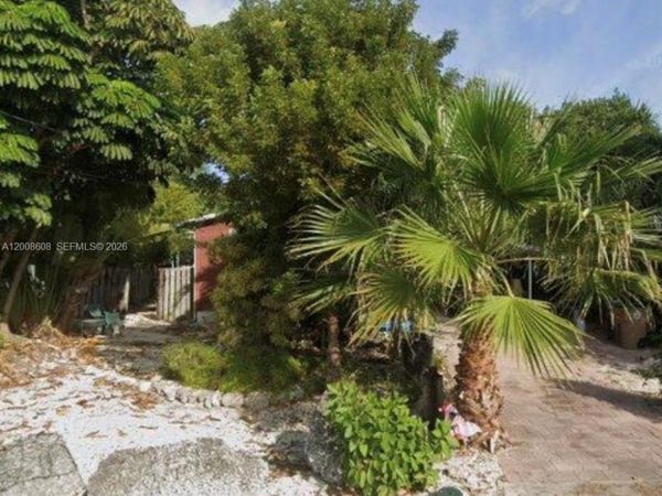 22963 Anne Bonny Ln, Sugarloaf, FL 33042
