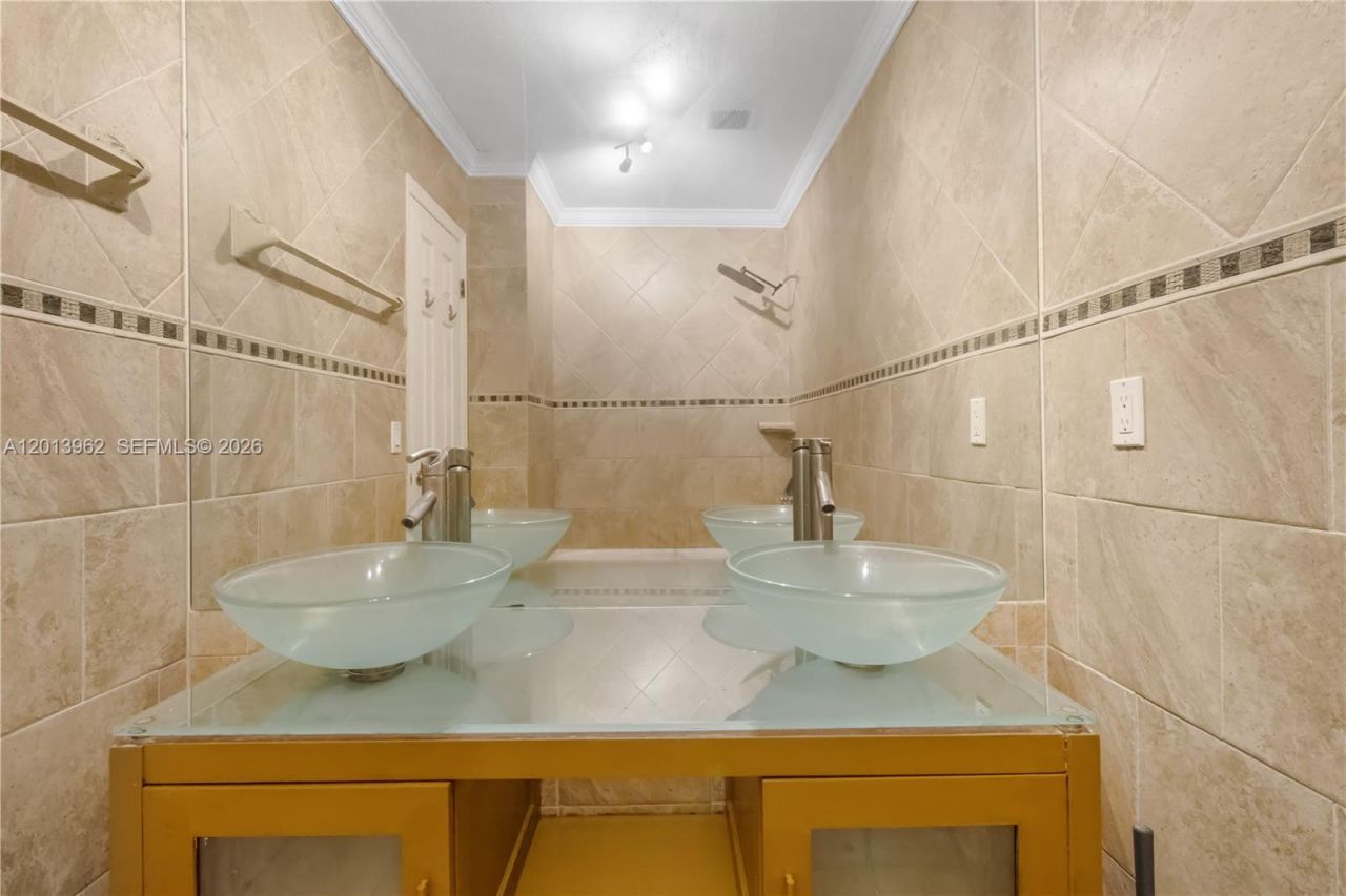 15385 S Dixie Hwy 4 Hwy, Palmetto Bay, FL 33157 Photo