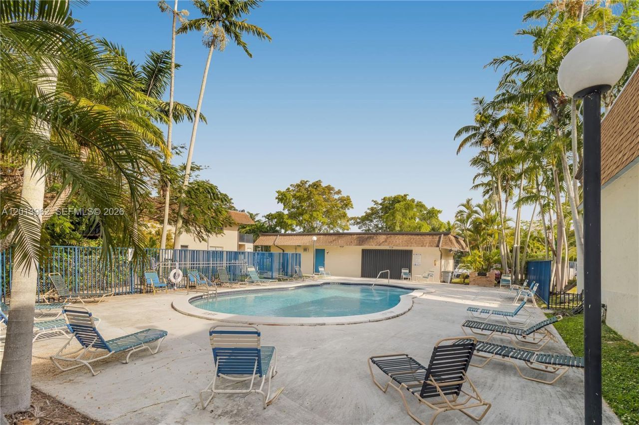 15385 S Dixie Hwy 4 Hwy, Palmetto Bay, FL 33157 Photo