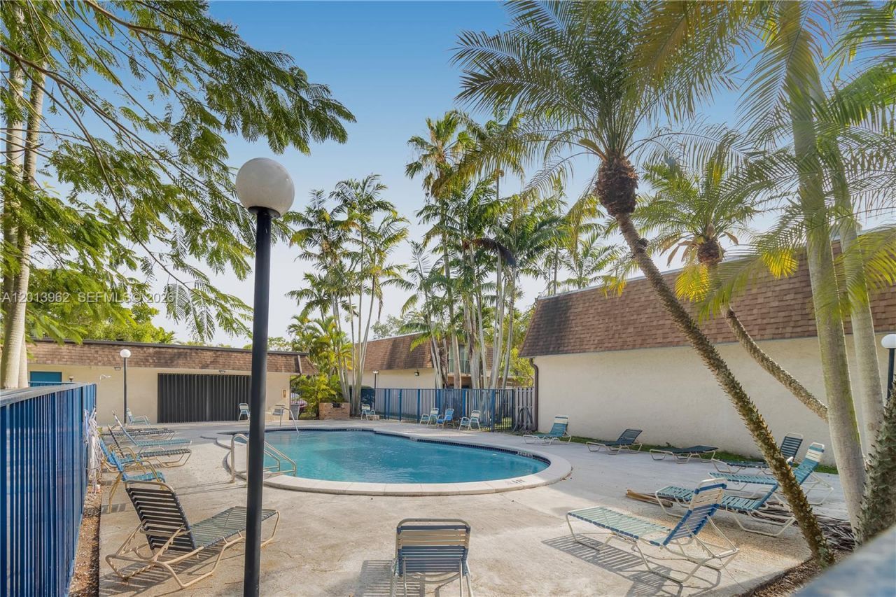15385 S Dixie Hwy 4 Hwy, Palmetto Bay, FL 33157 Photo
