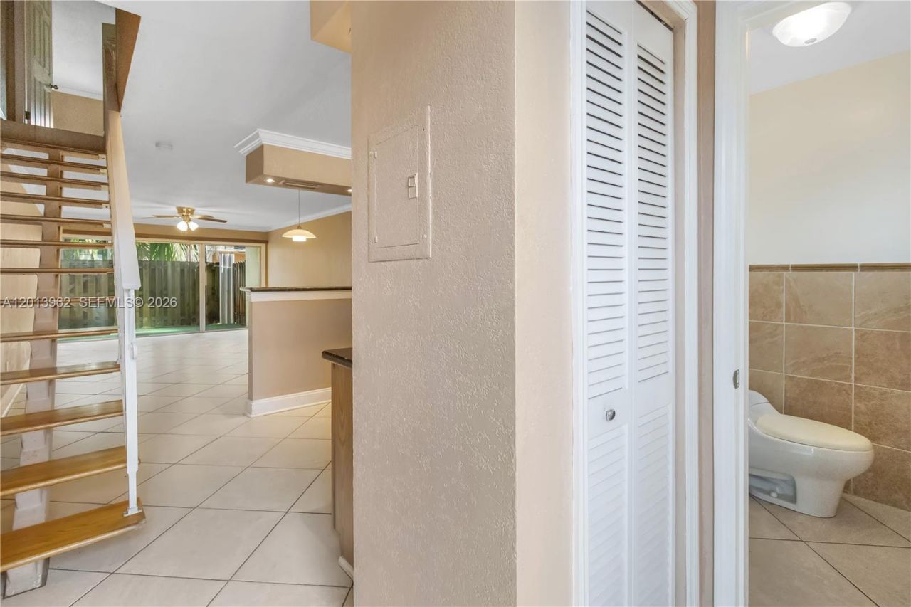 15385 S Dixie Hwy 4 Hwy, Palmetto Bay, FL 33157 Photo