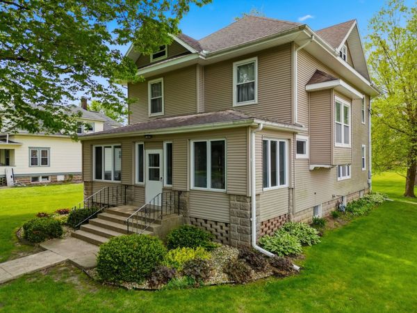 125 S State Street , Franklin Grove, IL 61031