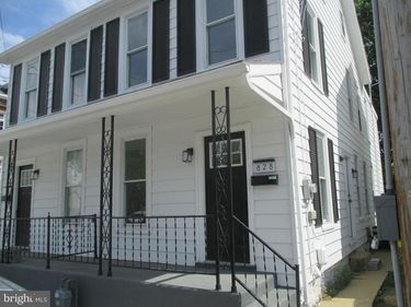 828 BROAD STREET, CHAMBERSBURG, PA 17202