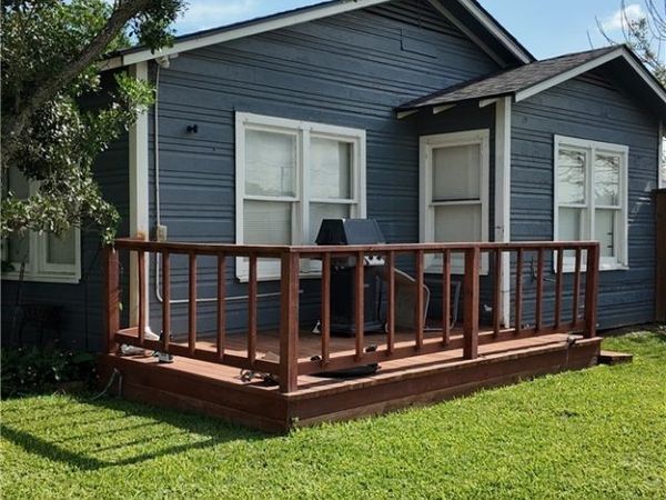 305 Dunn St. , Cuero, TX 77954