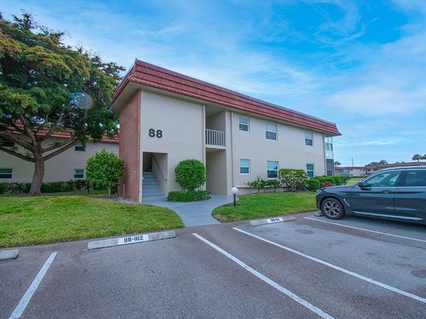 88 Crooked Tree Lane, Unit 201, Vero Beach, FL 32962
