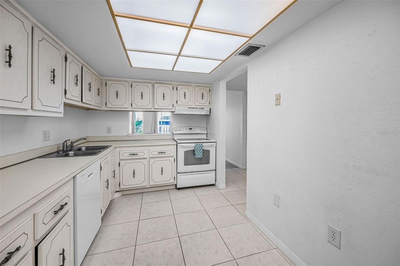 4908 38th Way S, Unit 204, Saint Petersburg, FL 33711 Photo