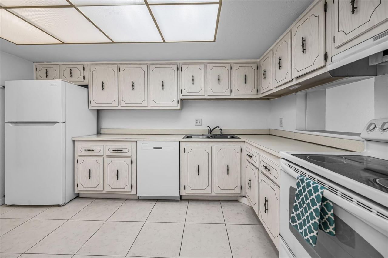 4908 38th Way S, Unit 204, Saint Petersburg, FL 33711 Photo