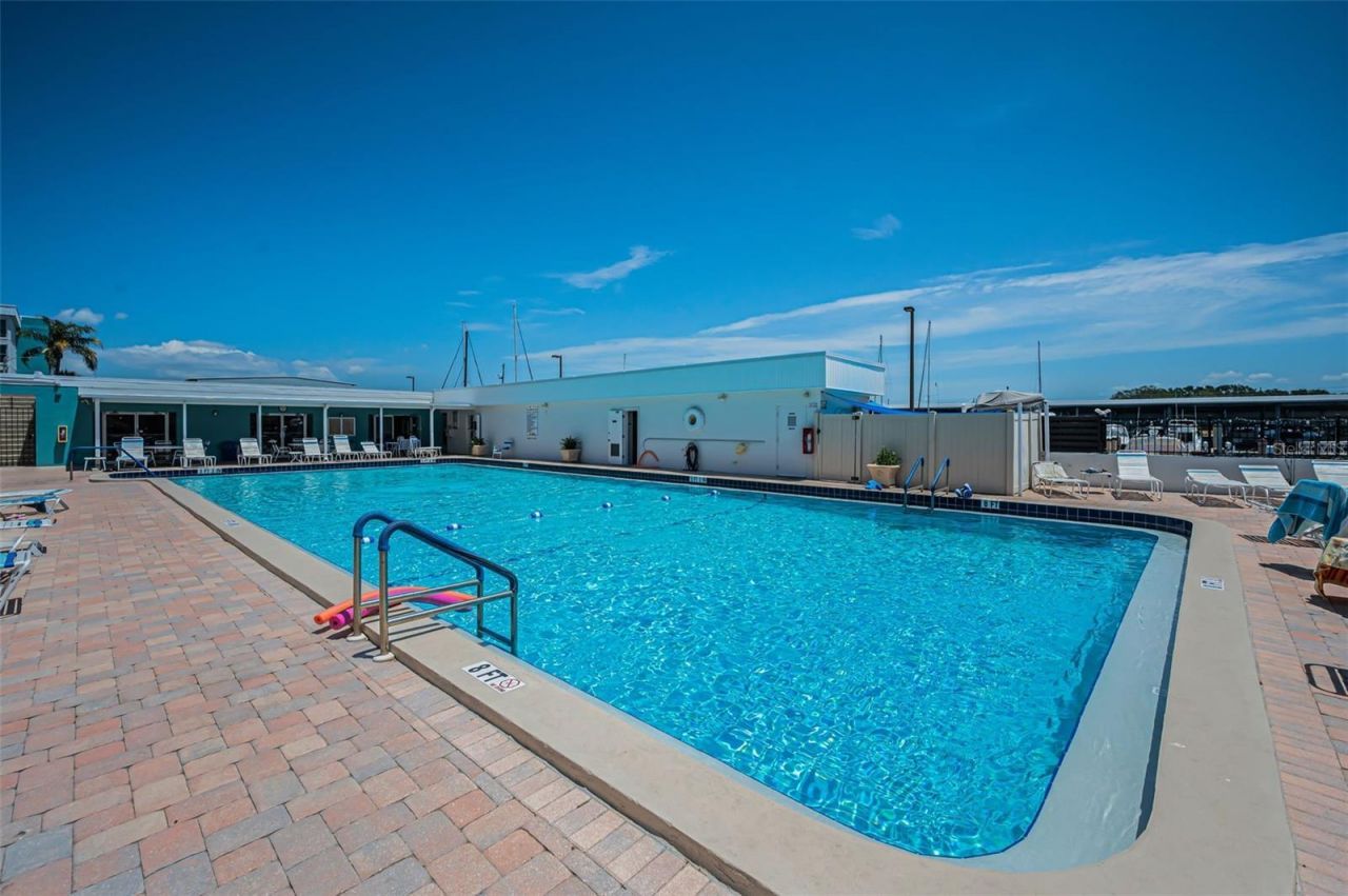 4908 38th Way S, Unit 204, Saint Petersburg, FL 33711 Photo