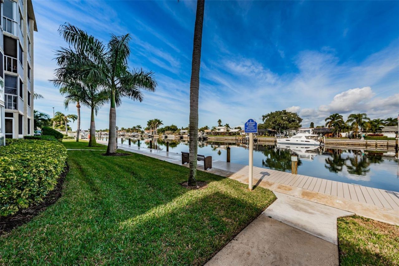 4908 38th Way S, Unit 204, Saint Petersburg, FL 33711 Photo