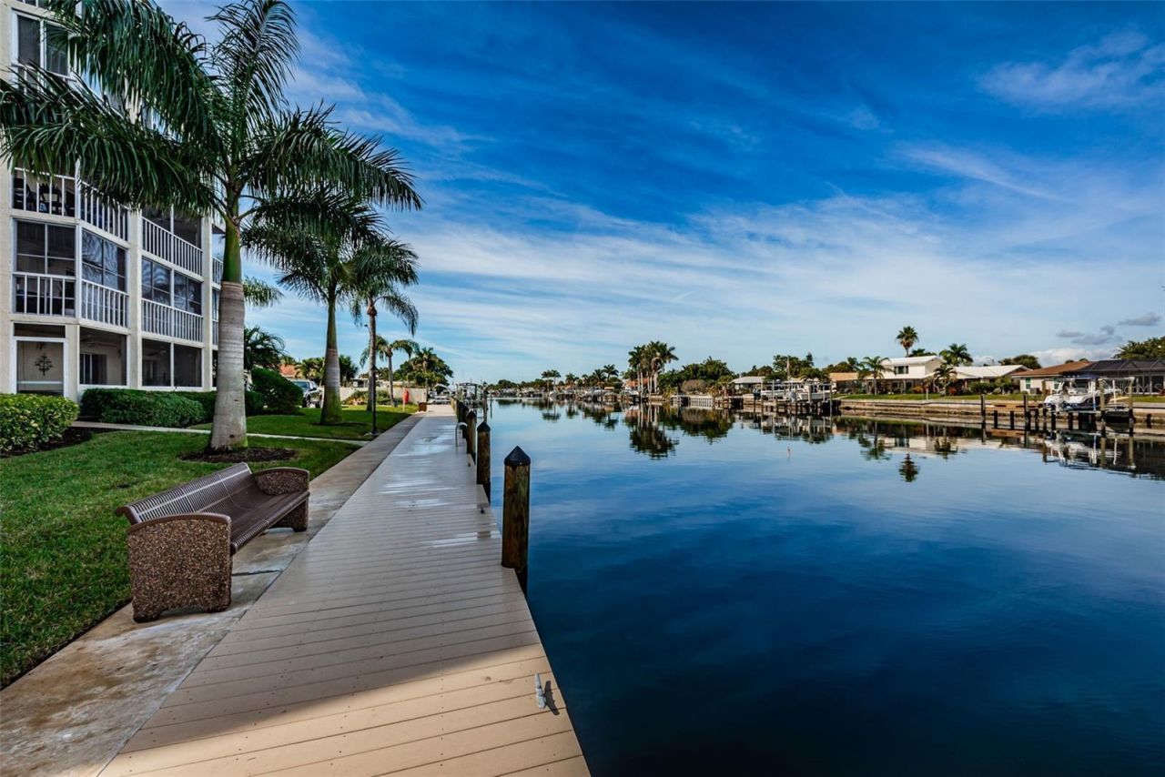 4908 38th Way S, Unit 204, Saint Petersburg, FL 33711 Photo