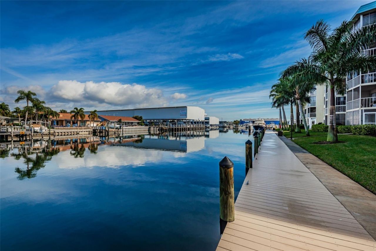 4908 38th Way S, Unit 204, Saint Petersburg, FL 33711 Photo