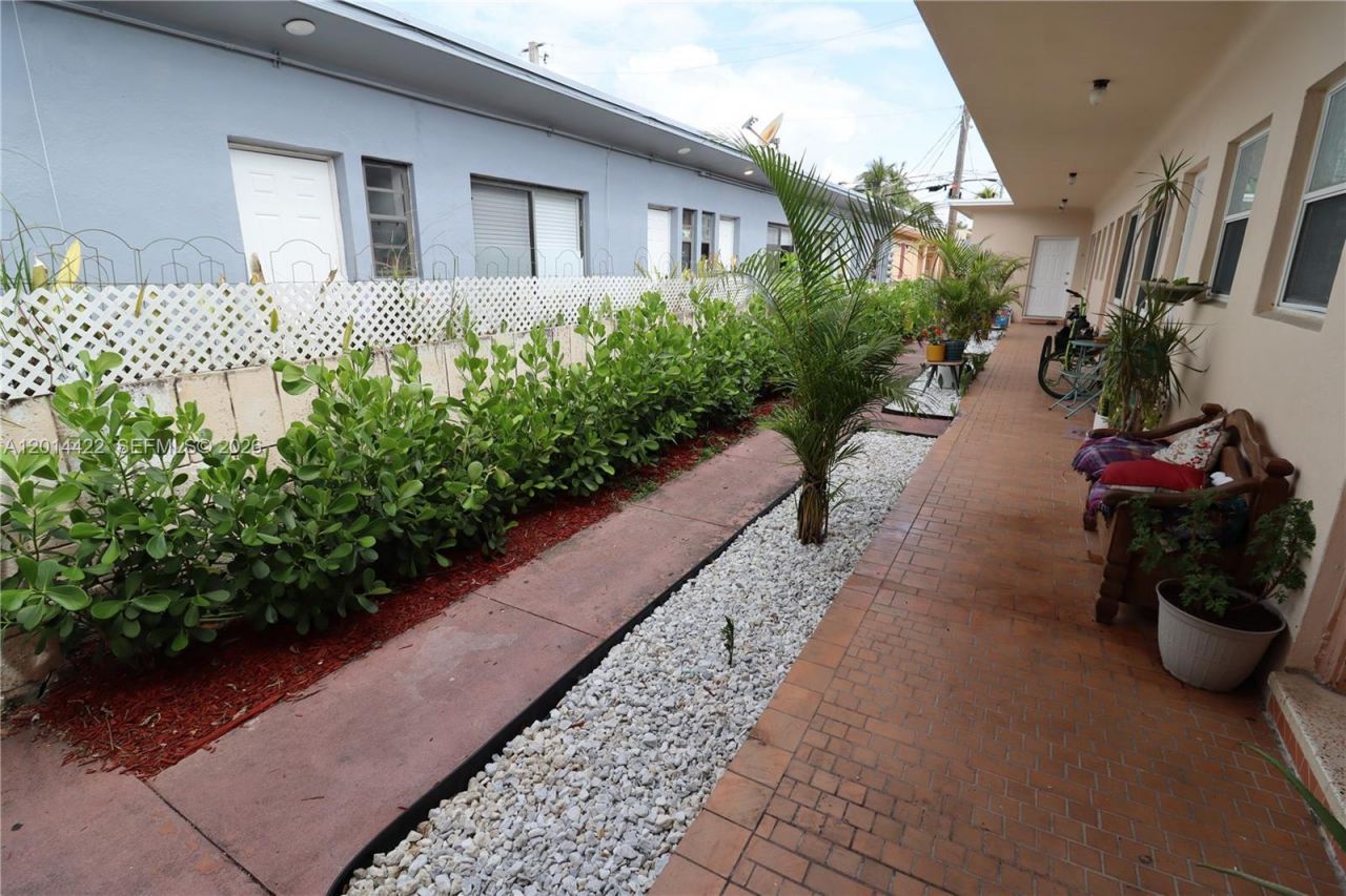 835 83rd St, Miami Beach, FL 33141 Photo