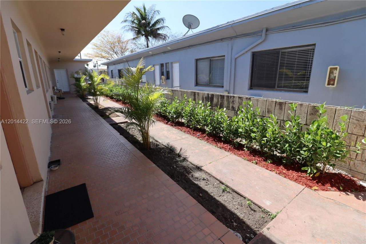 835 83rd St, Miami Beach, FL 33141 Photo