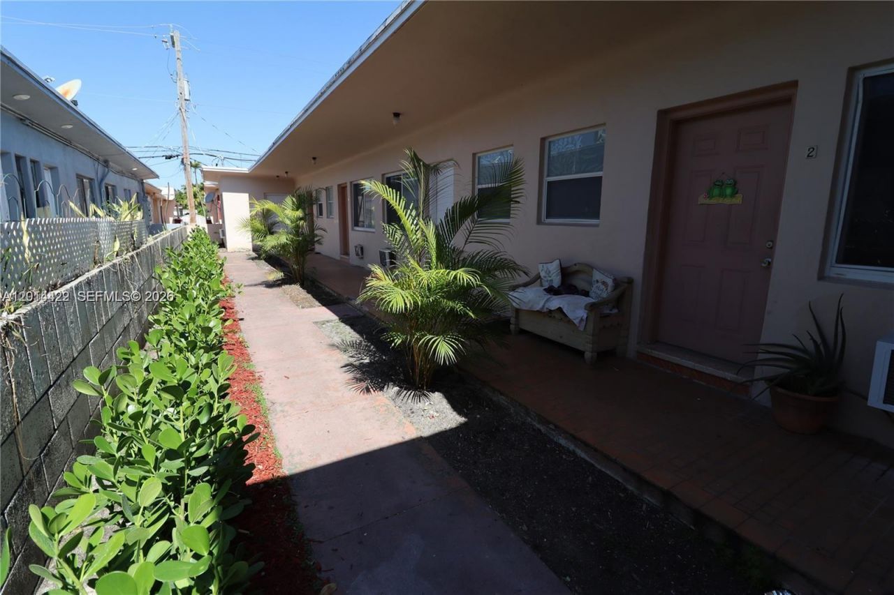 835 83rd St, Miami Beach, FL 33141 Photo