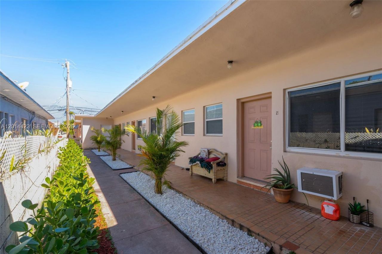 835 83rd St, Miami Beach, FL 33141 Photo