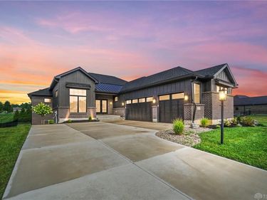 1943 Horseshoe Bend, Dayton, OH 45458