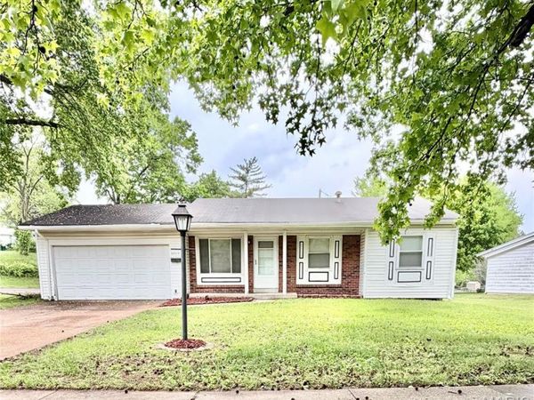 10619 Foxlair Drive, St Louis, MO 63137