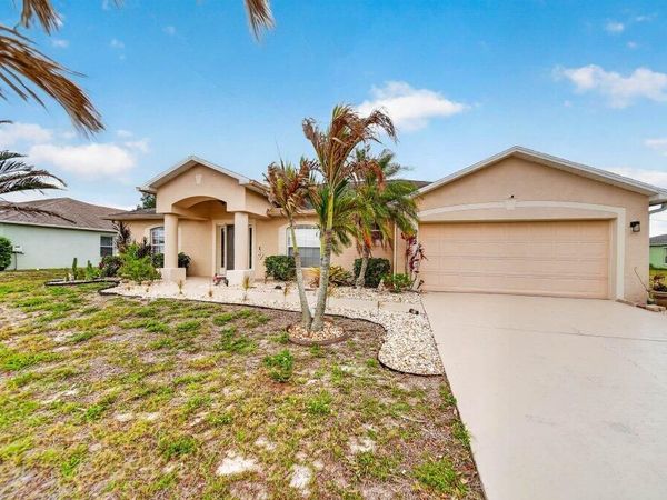 982 SW Kappa Avenue, Port St. Lucie, FL 34953