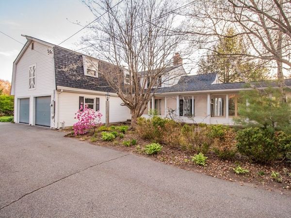 13 Hartford Ave. East, Unit 1, Mendon, MA 01756