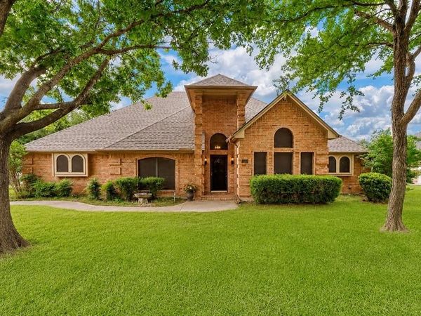 413 Lincoln Oaks Drive, Burleson, TX 76028
