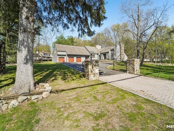 11 Carlough Road, Upper Saddle River, NJ 07458
