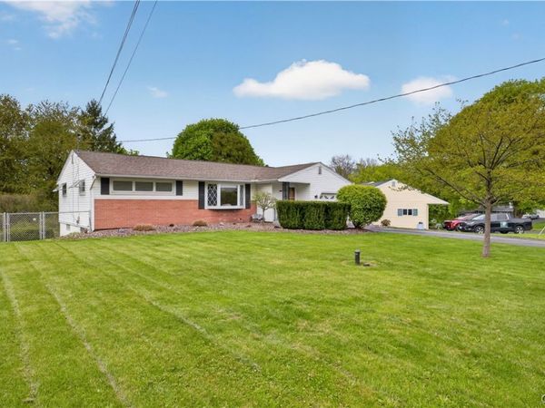 207 Dickerson Drive S, Camillus, NY 13031