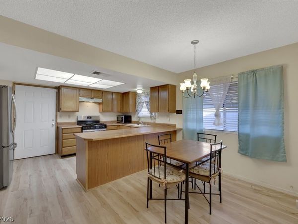 5999 Natures Drive , Las Vegas, NV 89122