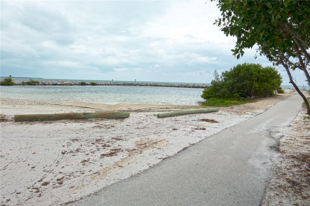 8 Ocean View Blvd, Key Largo, FL 33037 Photo