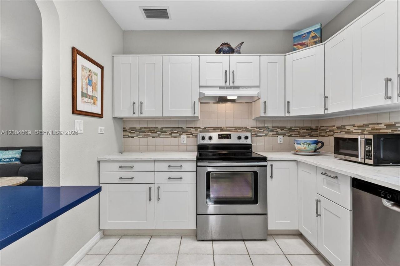 8 Ocean View Blvd, Key Largo, FL 33037 Photo
