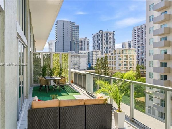 1111 SW 1st Ave, Unit 721N-Bi Le, Miami, FL 33130