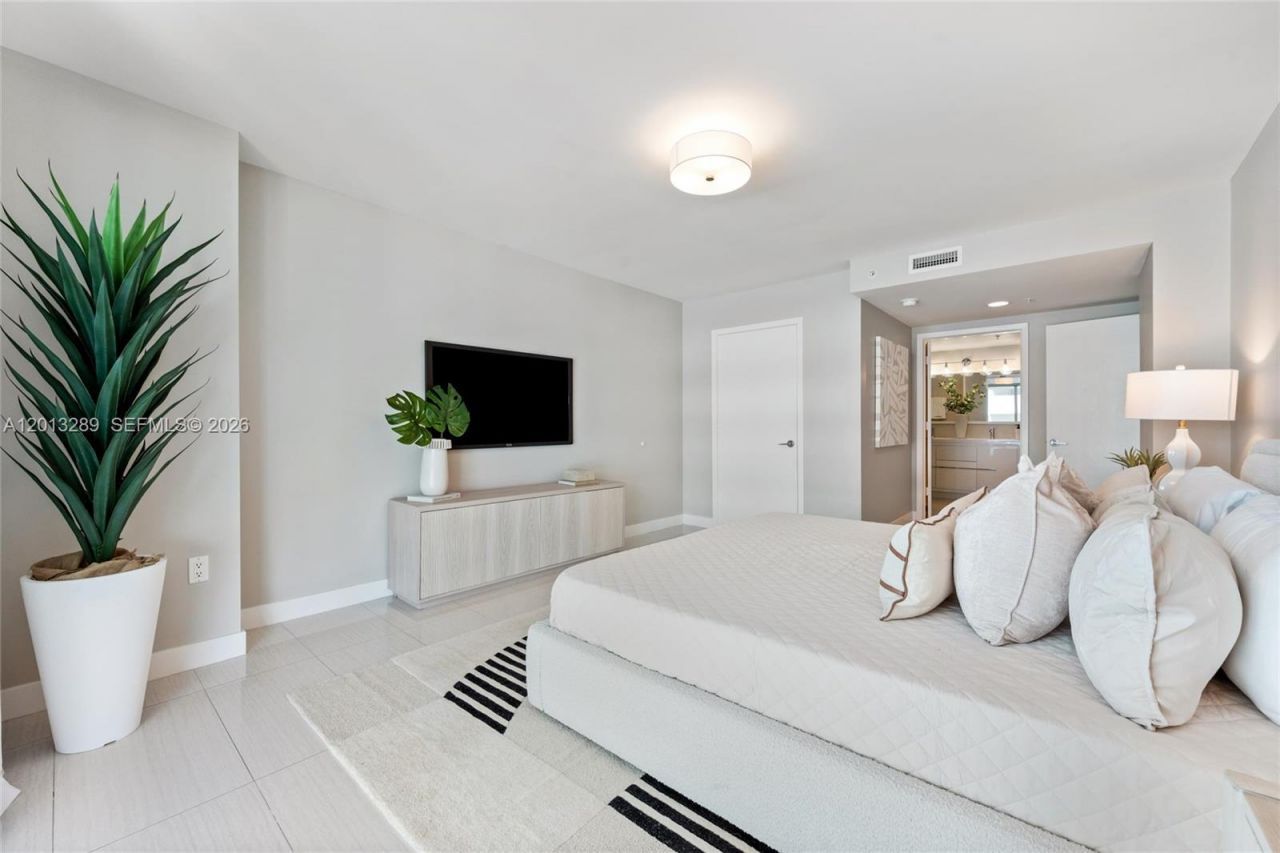 1111 SW 1st Ave, Unit Townhome 2, Miami, FL 33130 Photo