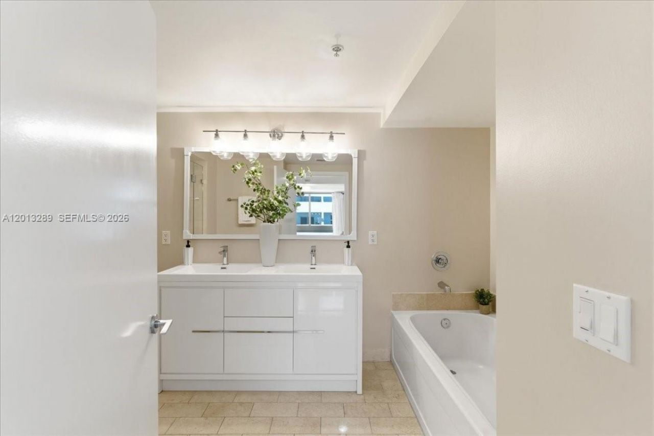 1111 SW 1st Ave, Unit Townhome 2, Miami, FL 33130 Photo