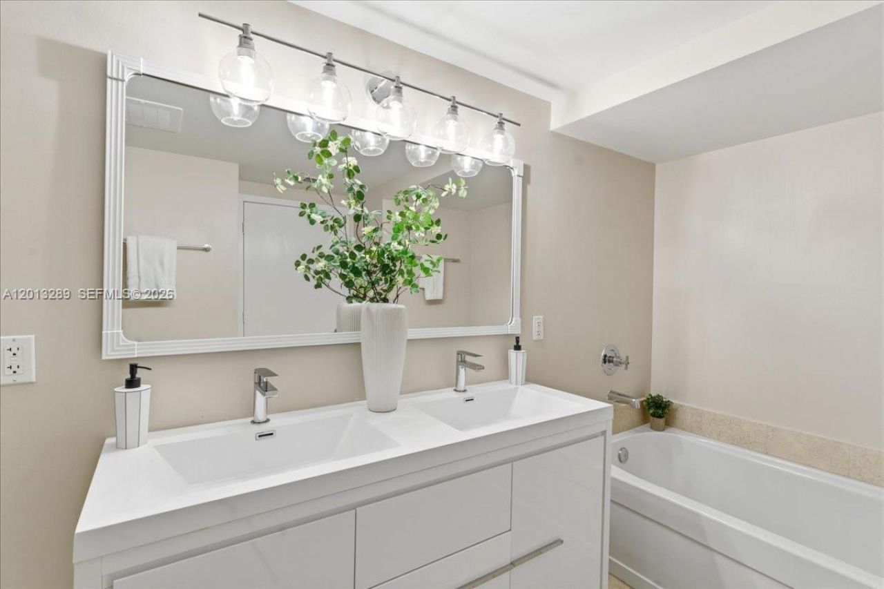 1111 SW 1st Ave, Unit Townhome 2, Miami, FL 33130 Photo
