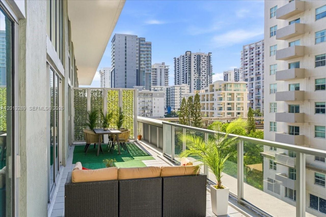 1111 SW 1st Ave, Unit Townhome 2, Miami, FL 33130 Photo