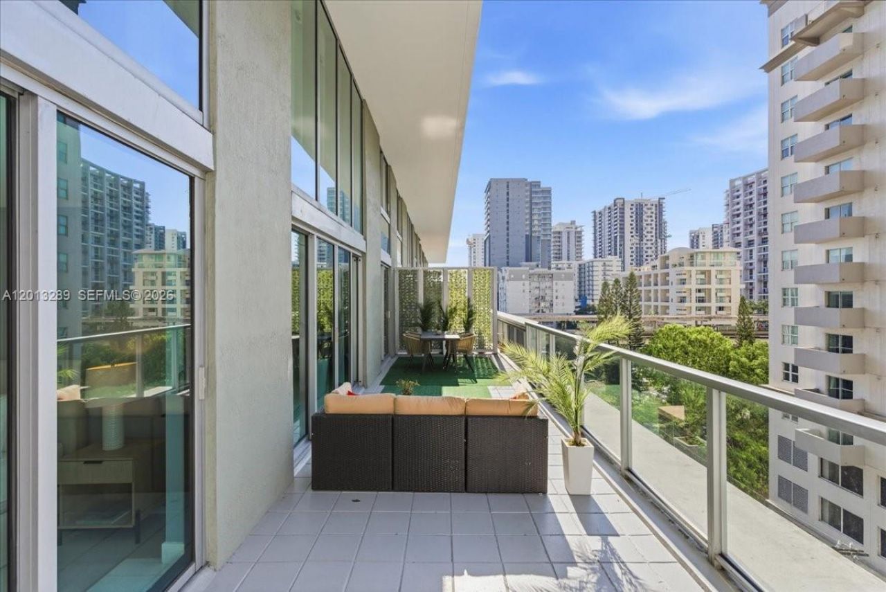 1111 SW 1st Ave, Unit Townhome 2, Miami, FL 33130 Photo