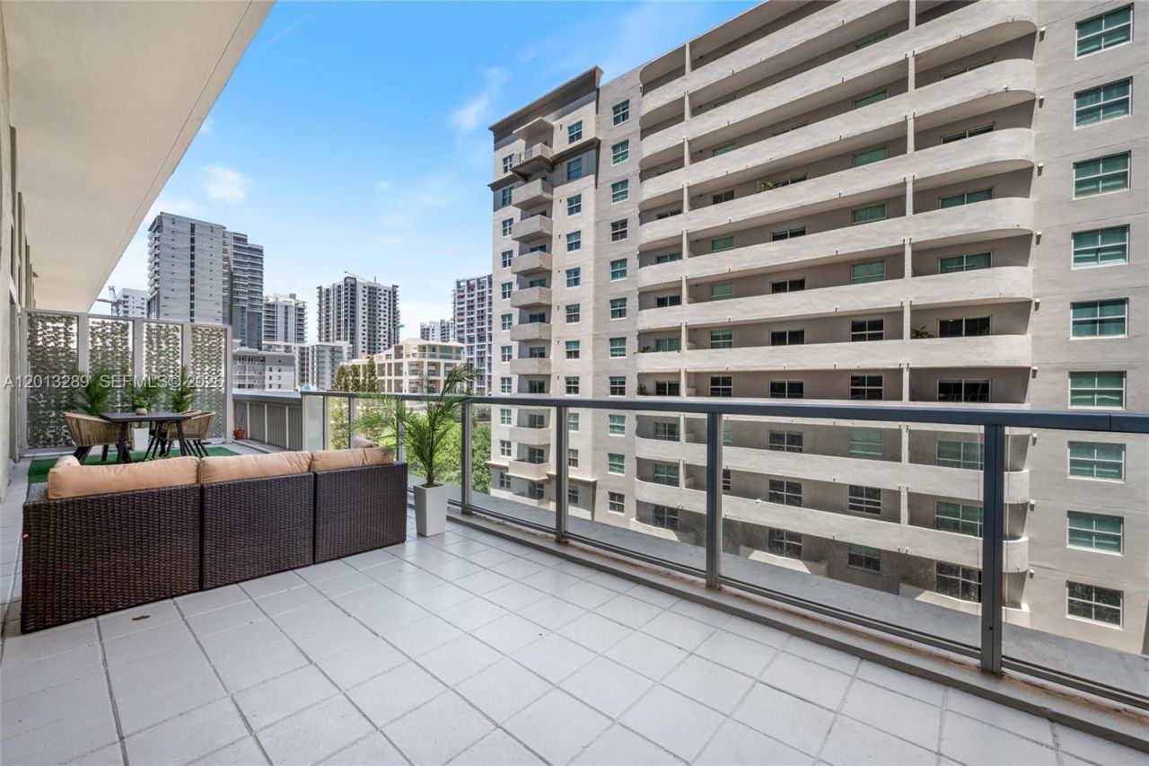 1111 SW 1st Ave, Unit Townhome 2, Miami, FL 33130 Photo