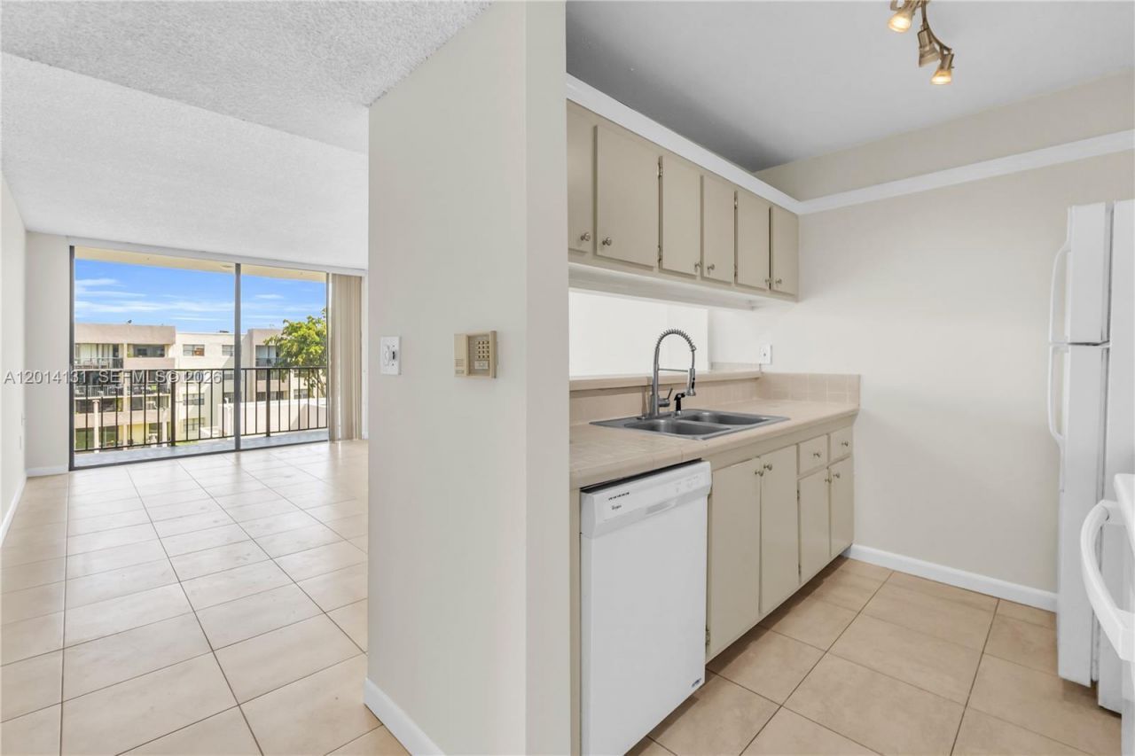 8002 SW 149th Ave , Unit B411, Miami, FL 33193 Photo