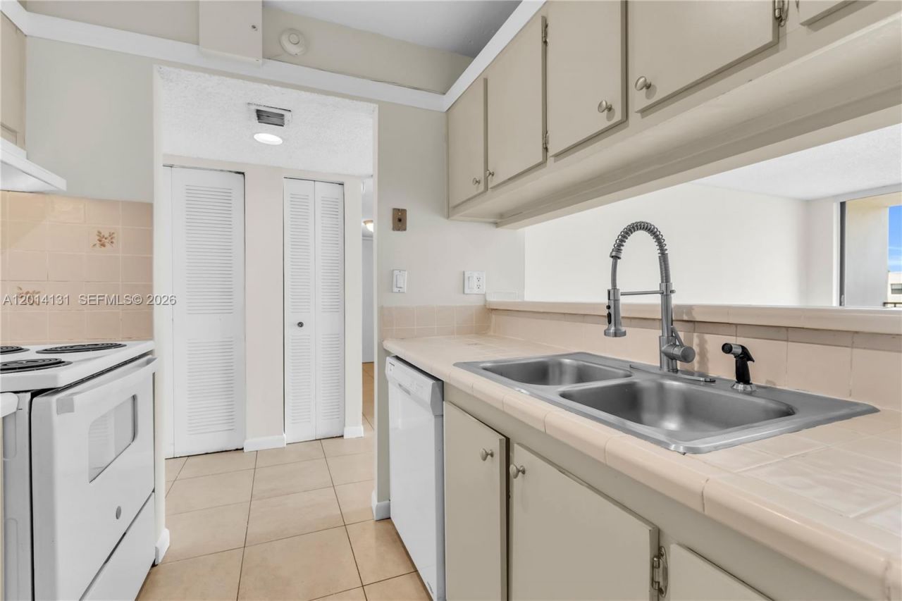8002 SW 149th Ave , Unit B411, Miami, FL 33193 Photo