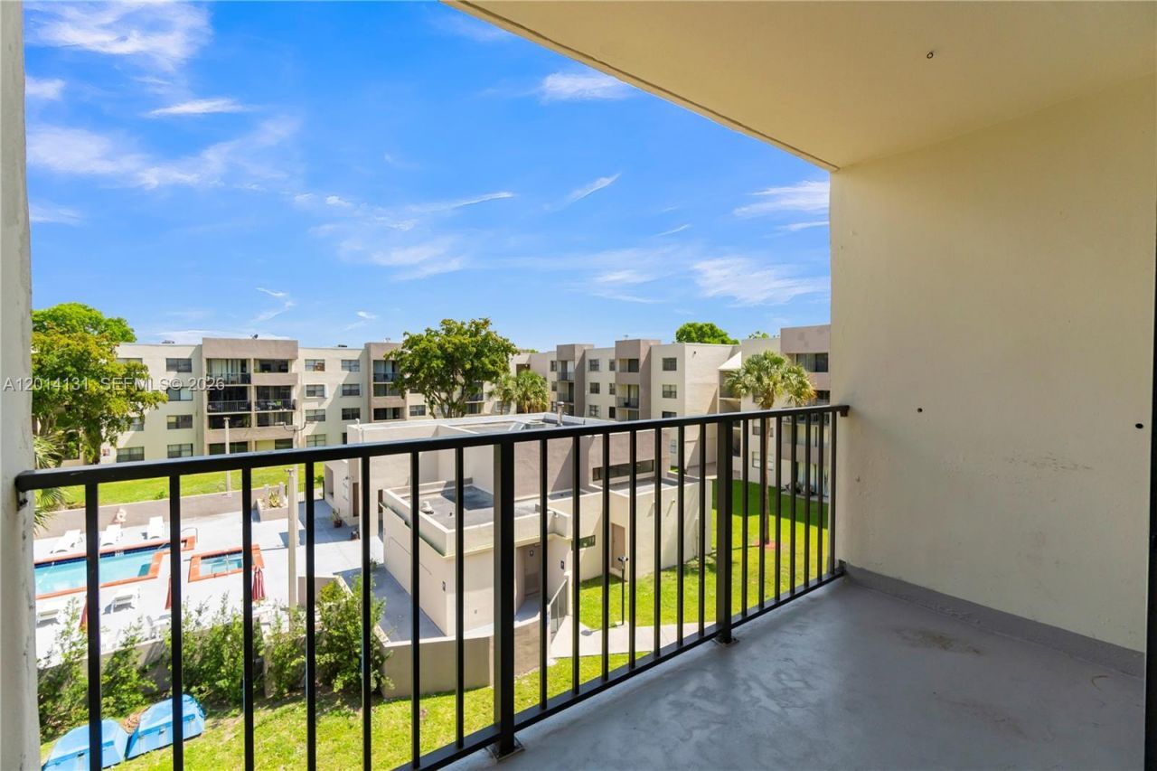 8002 SW 149th Ave , Unit B411, Miami, FL 33193 Photo