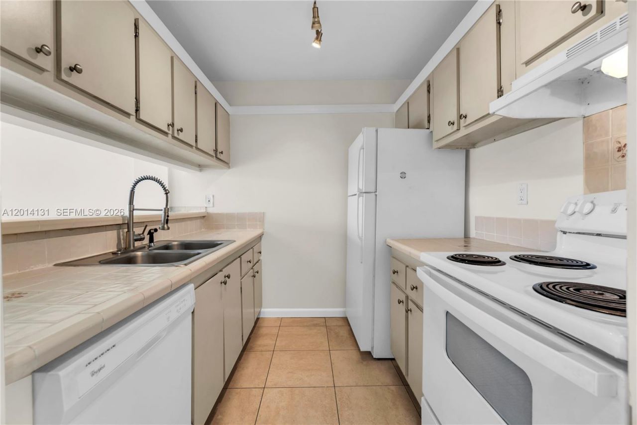 8002 SW 149th Ave , Unit B411, Miami, FL 33193 Photo