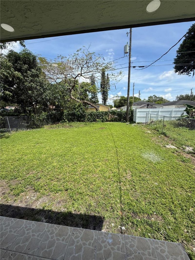 2951 NW 57th St, Miami, FL 33142 Photo