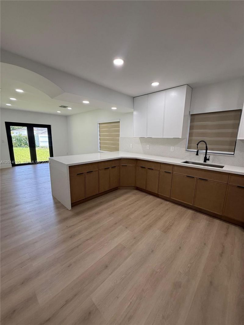 2951 NW 57th St, Miami, FL 33142 Photo