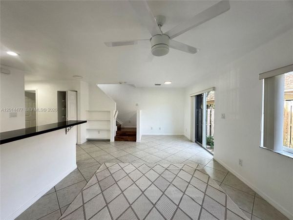 324 NE 3rd St , Unit D, Hallandale Beach, FL 33009