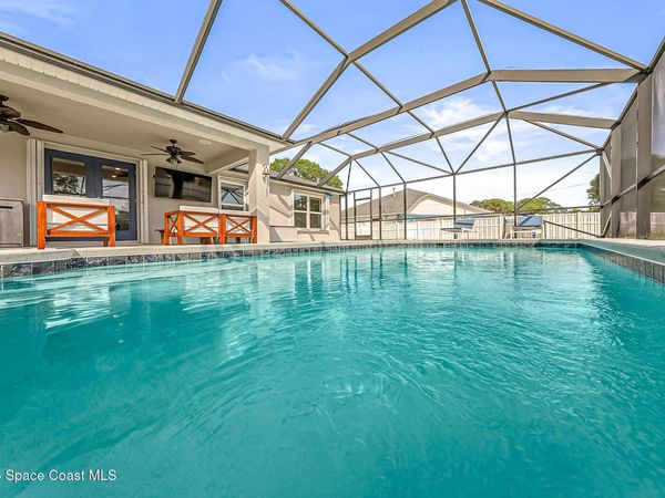 210 Pelican Drive NE , Palm Bay, FL 32907