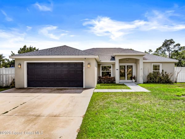 210 Pelican Drive NE , Palm Bay, FL 32907