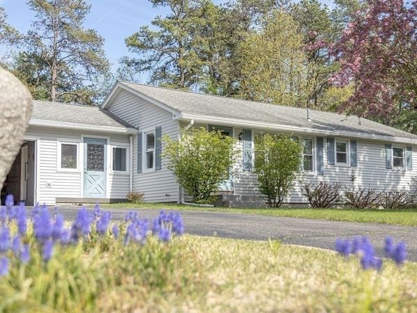 142 Spruce Hill Ave, Northampton, MA 01062