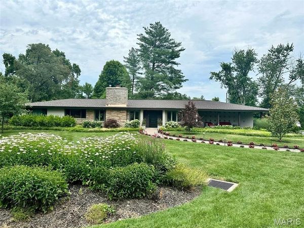 15 Terrace Gardens, Frontenac, MO 63131