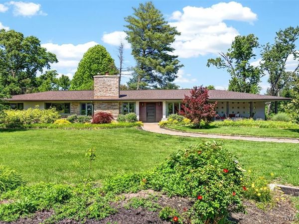15 Terrace Gardens, Frontenac, MO 63131