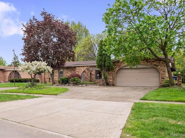 11326 Common Road, Warren, MI 48093