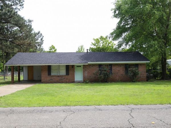 747 Mert Rickman, Columbus, MS 39702